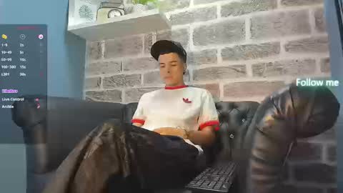 Snapshot of kevinn_blue chatting on September 2025 09:07:02 PM Sexy Hot Kevin online show from September 2025 09:07:02 PM