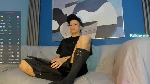 Snapshot of kevinn_blue chatting on September 2025 09:53:01 PM Sexy Hot Kevin online show from September 2025 09:53:01 PM