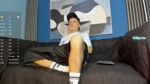 Snapshot of kevinn_blue chatting on October 2025 10:19:02 PM Sexy Hot Kevin online show from October 2025 10:19:02 PM