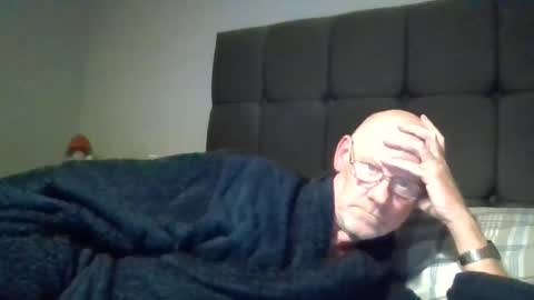 kevlooking4sez online show from November 2025 01:40:01 AM