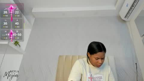 Snapshot of keyla_mejia chatting on May 2026 12:01:02 PM Keyla online show from May 2026 12:01:02 PM