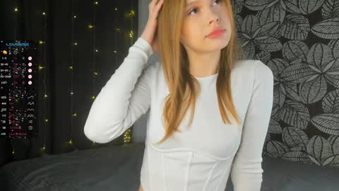 Hi Im Mary Glad to see you in my room  PVT is open online show from January 2025 01:10:02 AM