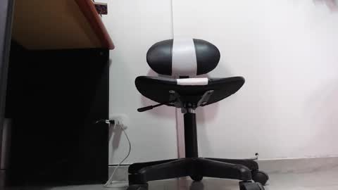     online show from November 2025 03:34:01 PM