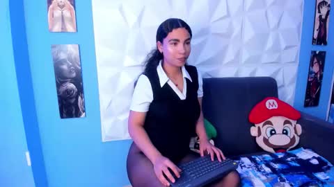 khateandersson online show from November 2025 08:08:01 PM