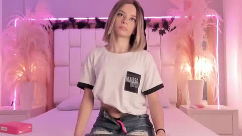 Snapshot of khathieebelle chatting on April 2026 06:37:01 PM Khathiee online show from April 2026 06:37:01 PM