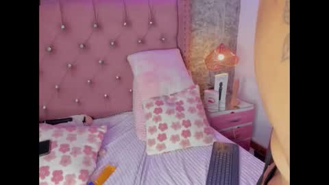 Khelany Isyy  online show from January 2026 02:41:01 PM