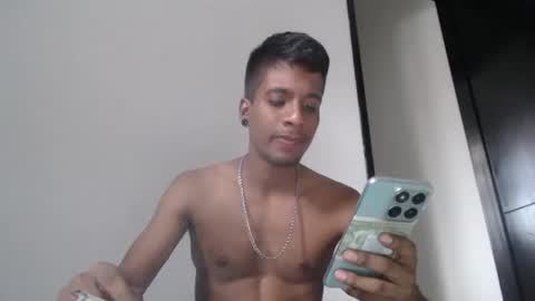 Snapshot of khevinlopezonig chatting on August 2026 10:44:02 PM khevinlopezonig online show from August 2026 10:44:02 PM