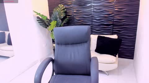 Khloe online show from February 2025 11:06:01 PM