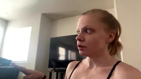 Snapshot of khloemariexox chatting on October 2025 05:48:02 PM khloemariexoxo online show from October 2025 05:48:02 PM