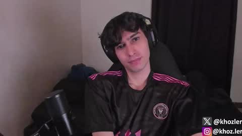 khozler_ online show from October 2025 07:47:01 PM