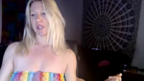 KELLYWILDNNOUT online show from April 2026 12:39:01 PM