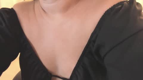 Snapshot of kiara_mirren chatting on October 2025 02:39:02 AM K I A R A online show from October 2025 02:39:02 AM