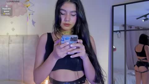 Snapshot of kiara_violet_ chatting on April 2026 11:28:01 PM Kiara online show from April 2026 11:28:01 PM