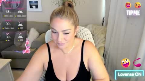 Kiera Reines online show from October 2025 07:01:02 PM