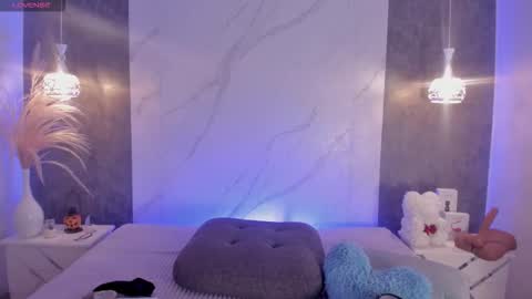 Kim Thompson online show from October 2025 04:18:01 PM