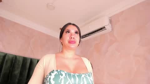 Snapshot of kiim_taaylor chatting on May 2026 08:22:01 AM Kim online show from May 2026 08:22:01 AM