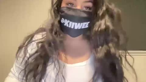 KIIWEE online show from November 2025 11:59:01 PM