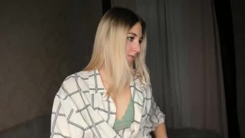 Snapshot of kiki_bloom chatting on December 2025 11:48:01 AM Bella online show from December 2025 11:48:01 AM