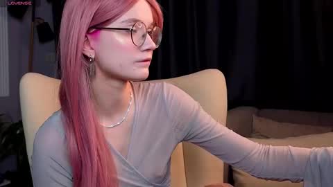 kiki_blue_eyes online show from January 2026 04:07:02 AM