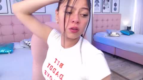 Snapshot of kiki_cams chatting on October 2025 05:24:02 PM kIKI online show from October 2025 05:24:02 PM