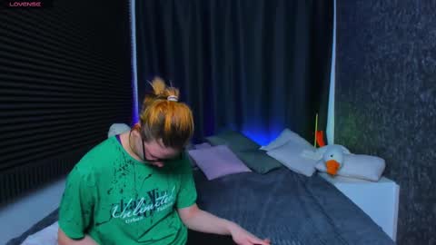 Kiki online show from February 2025 01:38:02 PM