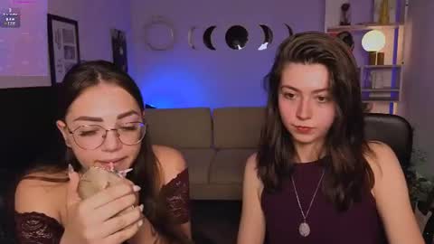kiki_swan online show from June 2026 07:20:01 PM