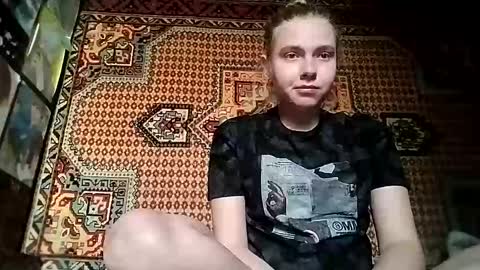 kikibang_ online show from October 2025 09:42:02 AM