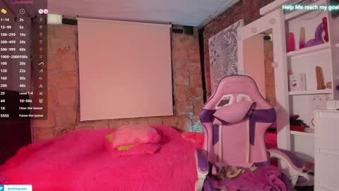 kiki online show from December 2024 08:55:01 PM