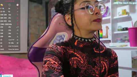 kiki online show from February 2025 08:42:01 PM