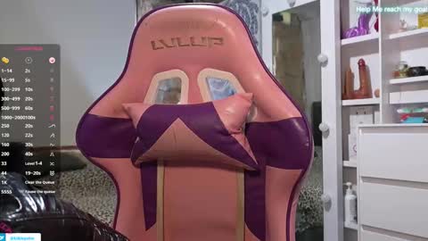 kiki online show from October 2025 07:11:02 PM