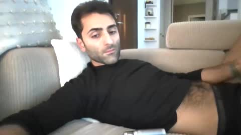 kikkus01 online show from November 2025 02:31:02 PM