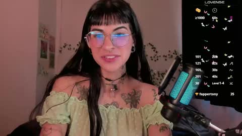 Snapshot of kila_moonlight444 chatting on May 2026 09:53:02 PM Bella online show from May 2026 09:53:02 PM