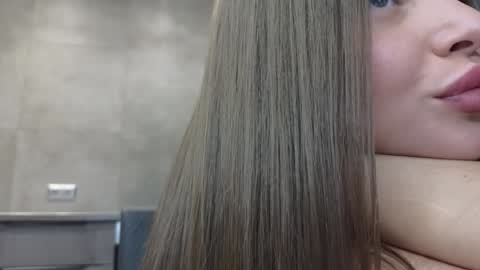 EvaAnna online show from December 2024 10:32:01 PM