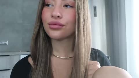 EvaAnna online show from March 2025 07:30:02 AM