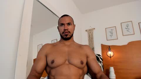 Kilua Muscle guy online show from November 2025 08:44:01 PM
