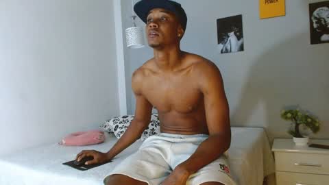 Snapshot of kimandyuk chatting on December 2024 06:44:01 PM Kim  Yuk online show from December 2024 06:44:01 PM