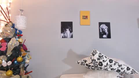 Snapshot of kimandyuk chatting on December 2024 01:39:02 AM Kim  Yuk online show from December 2024 01:39:02 AM