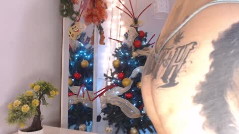 Snapshot of kimandyuk chatting on December 2024 01:53:02 AM Kim  Yuk online show from December 2024 01:53:02 AM