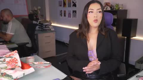 Kimberly 1200-1900 GMT-5 online show from February 2026 05:00:02 PM