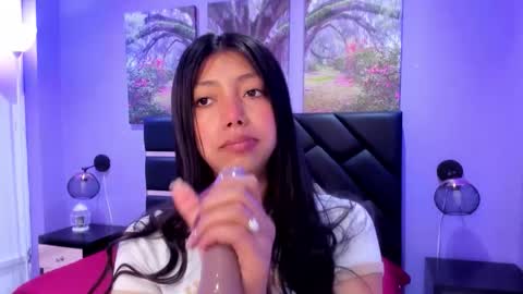 Kimberly Villalobos online show from November 2025 11:32:01 AM