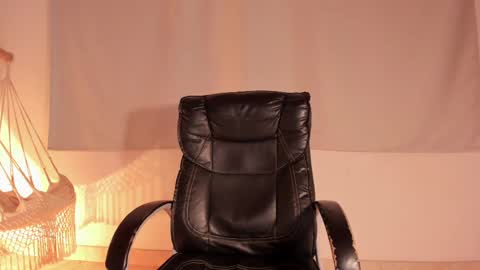 Kim online show from February 2025 01:10:01 PM