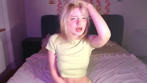 Snapshot of kimisakura chatting on April 2026 09:37:02 PM Kimi online show from April 2026 09:37:02 PM