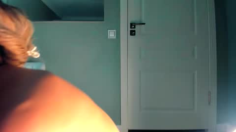 Kiki  online show from September 2025 09:51:01 PM