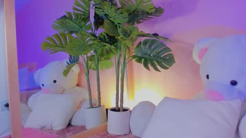 Kim  online show from November 2025 08:42:01 PM