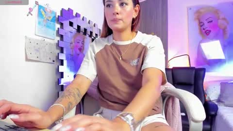 kimmberly_saenz_ online show from February 2026 10:15:02 PM