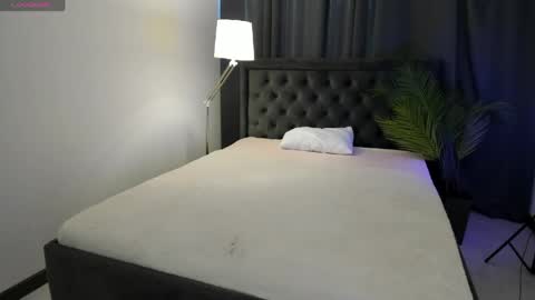 Snapshot of kimmi_meller chatting on June 2026 04:14:02 AM kimmi_meller online show from June 2026 04:14:02 AM