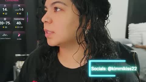 Snapshot of kimmiakiss22 chatting on September 2025 06:55:01 PM Kimmi online show from September 2025 06:55:01 PM