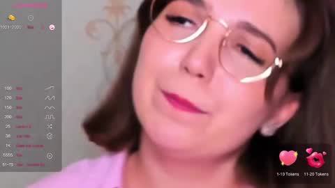Snapshot of kindhazelhere_ chatting on March 2025 07:05:01 PM Hazel online show from March 2025 07:05:01 PM