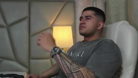 Angel Falconer online show from November 2025 01:04:02 AM