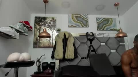 Snapshot of king_fitt_ chatting on January 2025 05:14:01 PM HOT MEN BLACK online show from January 2025 05:14:01 PM